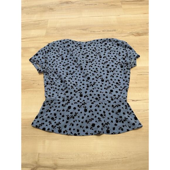 Leith Women Medium Blouse Short Sleeve V-Neck Peplum Floral Blue Y2K - Picture 2 of 7